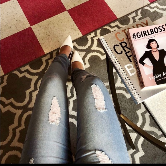 ✨2 LEFT✨Light wash skinny distressed jeans - Picture 8 of 8